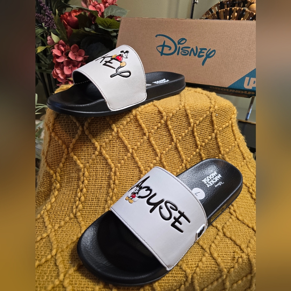 Ground-up, Disney Mickey Mouse slides, Size Mens 7, Black and White